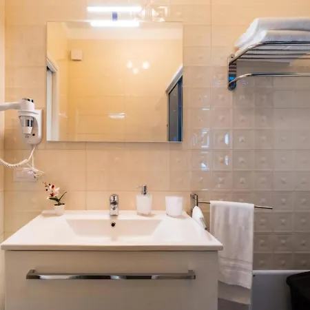 - Over The - Guest house Copertino