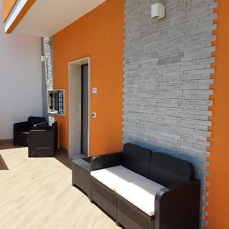 - Over The - Guest house *